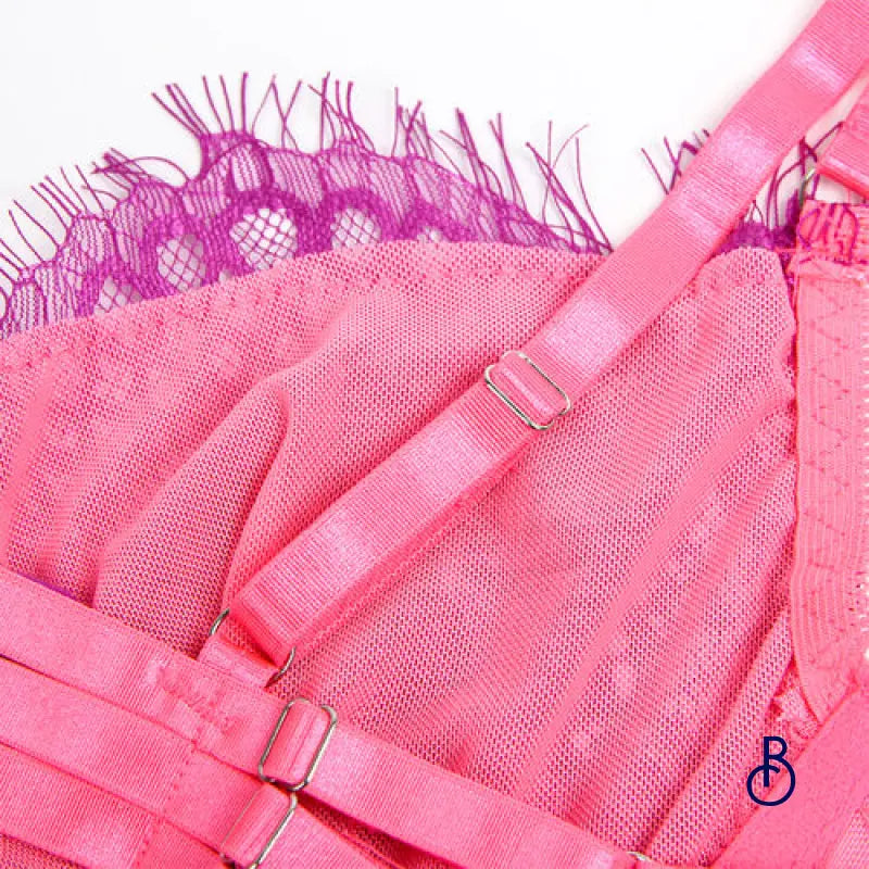 Ensemble de lingerie sexy rose et violet avec jarretelles